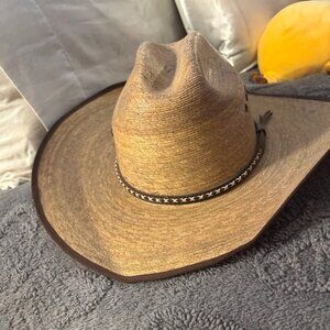 🤠 A Classic Straw Cowboy Hat With Western Charm